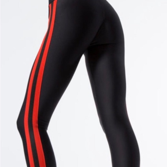 Ultracor Collegiate Legging in Nero & Rouge - Picture 8 of 8